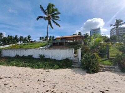 🌊 Sua casa dos sonhos à beira-mar em Carapibus! 🏖️