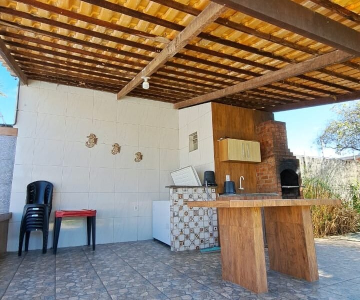 Oportunidade de Investimento e Lazer: Casa "Porteira Fechada" com Rentabilidade Comprovada